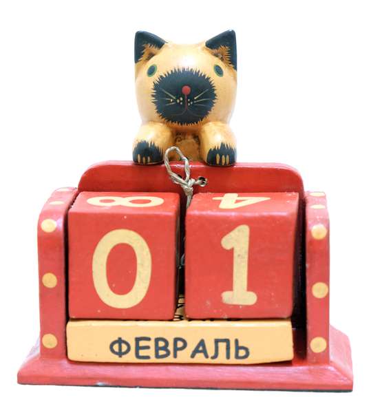 Календарь с висячим на веревочке котом, собачкой, лягушкой, коровой цвета в ассортименте (к-354)