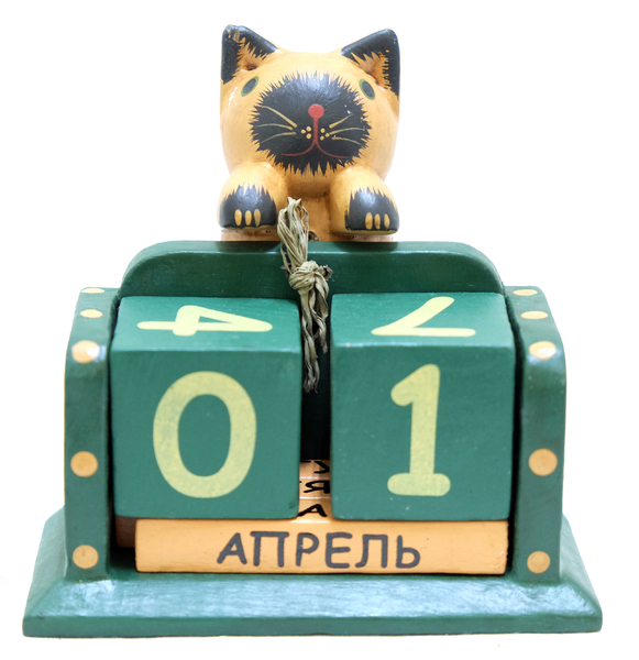 Календарь с висячим на веревочке котом, собачкой, лягушкой, коровой цвета в ассортименте (к-354)