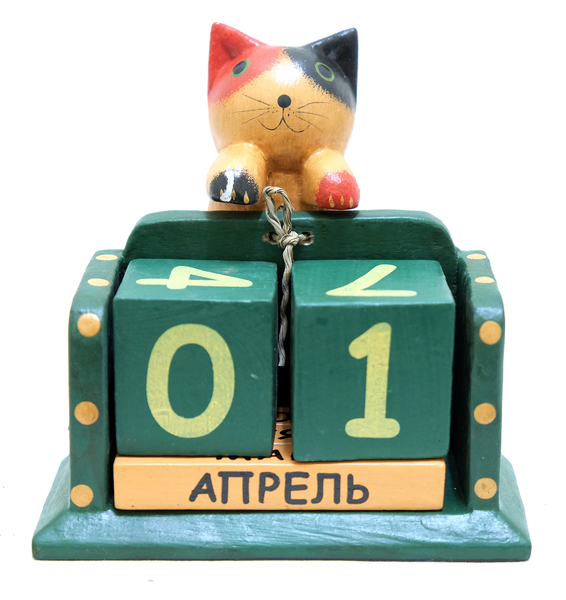 Календарь с висячим на веревочке котом, собачкой, лягушкой, коровой цвета в ассортименте (к-354)
